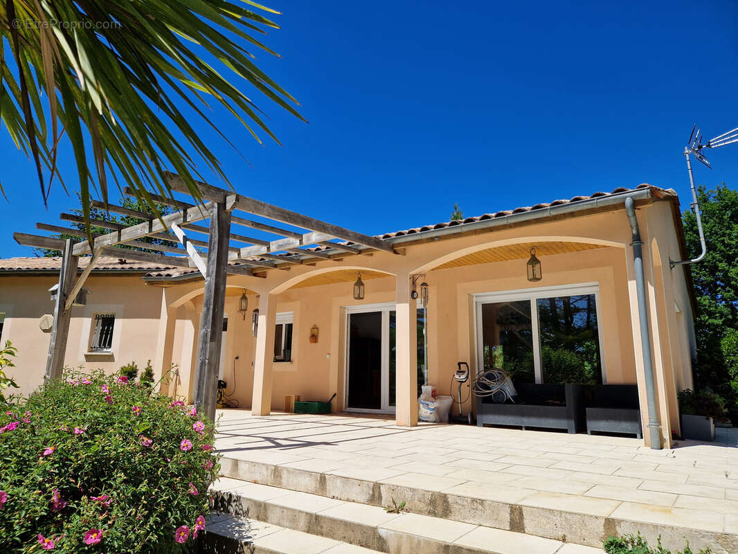 Maison à NOTRE-DAME-DE-SANILHAC