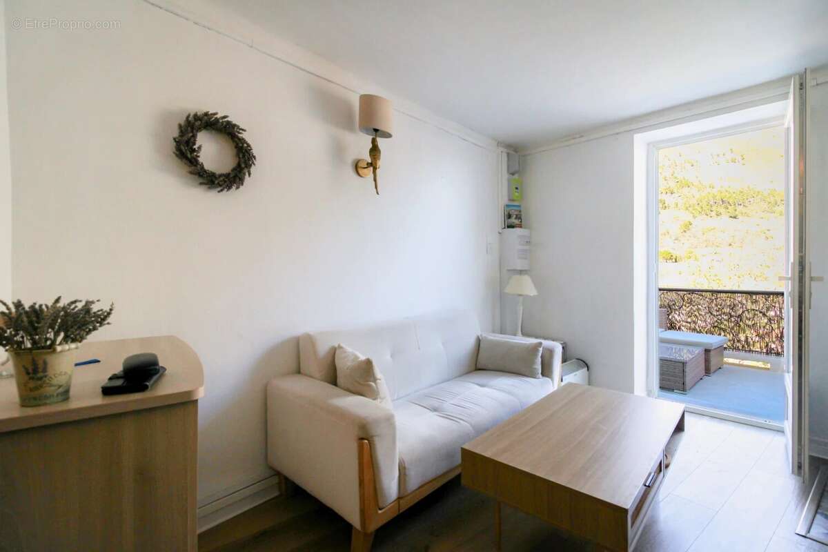 Maison à TOURETTE-DU-CHATEAU