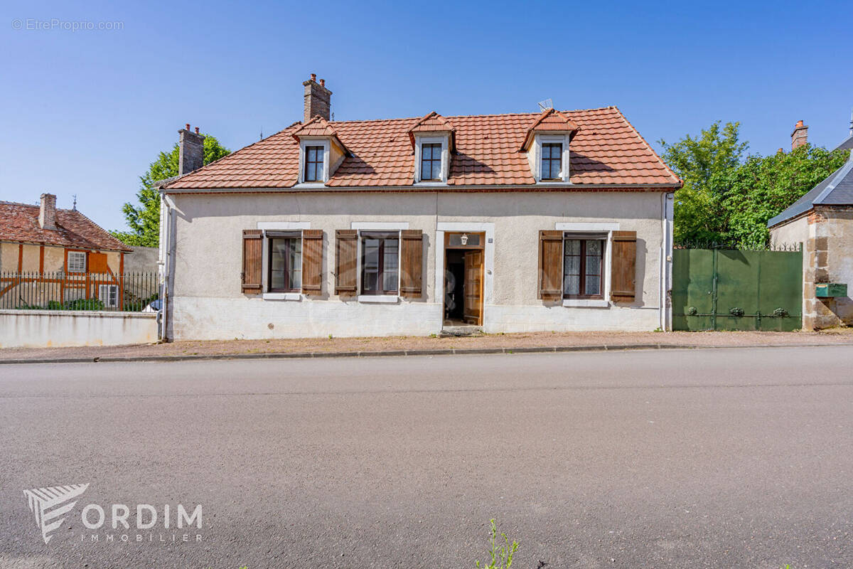Maison à SAINT-SAUVEUR-EN-PUISAYE