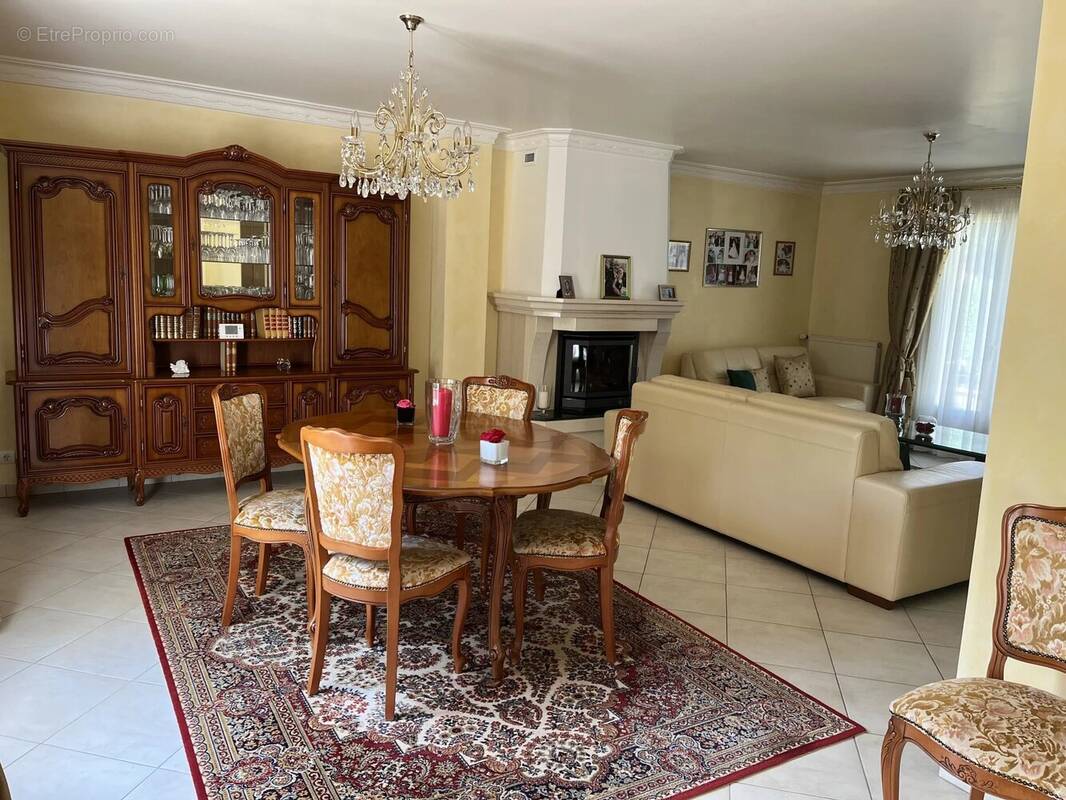 Maison à LES CLAYES-SOUS-BOIS