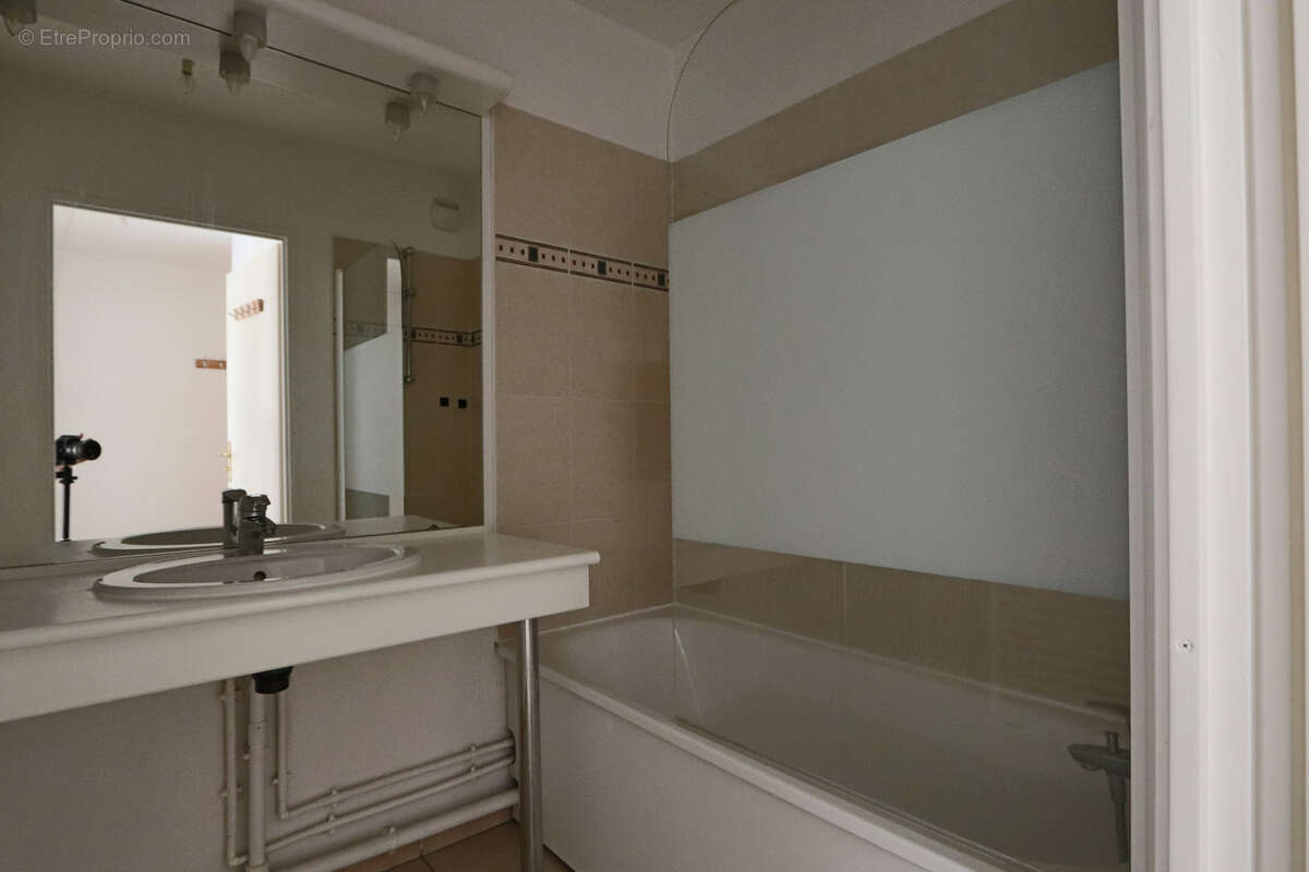 Appartement à LES PAVILLONS-SOUS-BOIS
