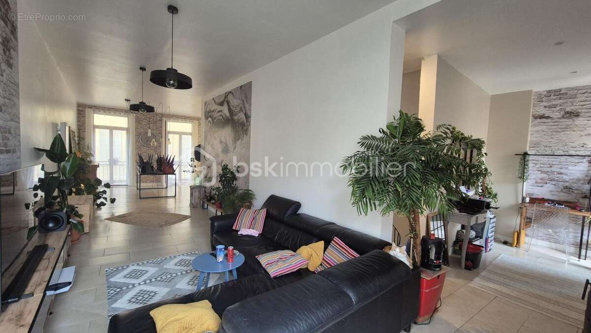 A vendre maison de maitre renovee deux faces de 183m² a baixas - centre ville - proche des commerces - terrasse - quatre chambre - photo 6