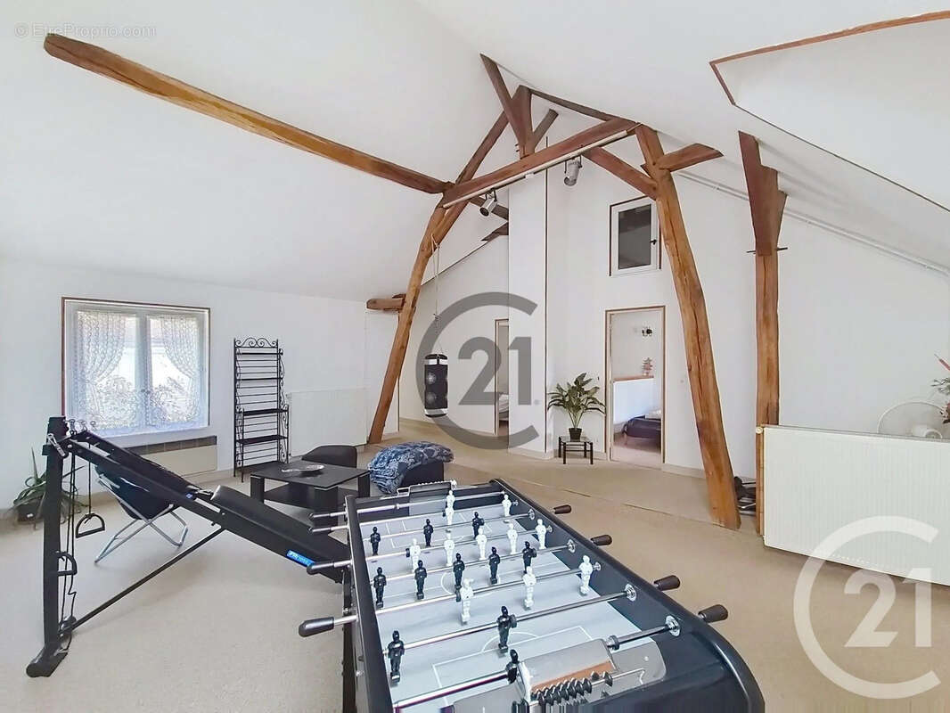 Maison 296 m² à Escamps  - photo 7