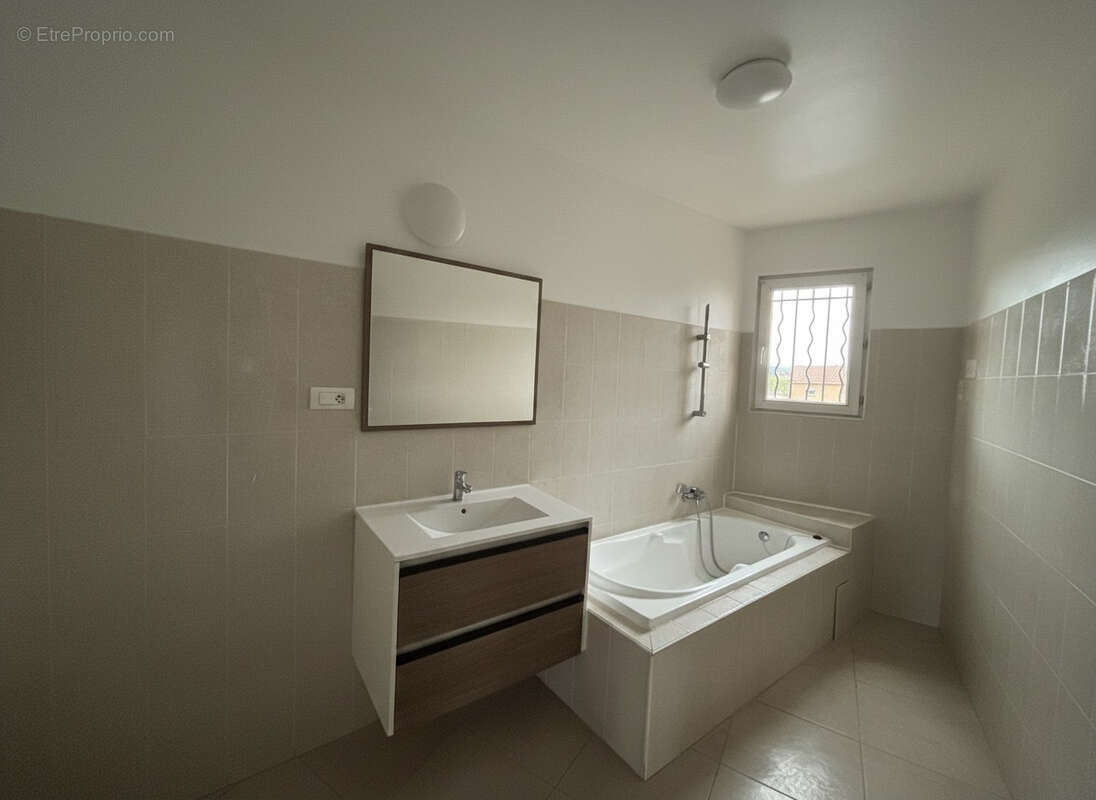 Appartement à SAINT-MAXIMIN-LA-SAINTE-BAUME
