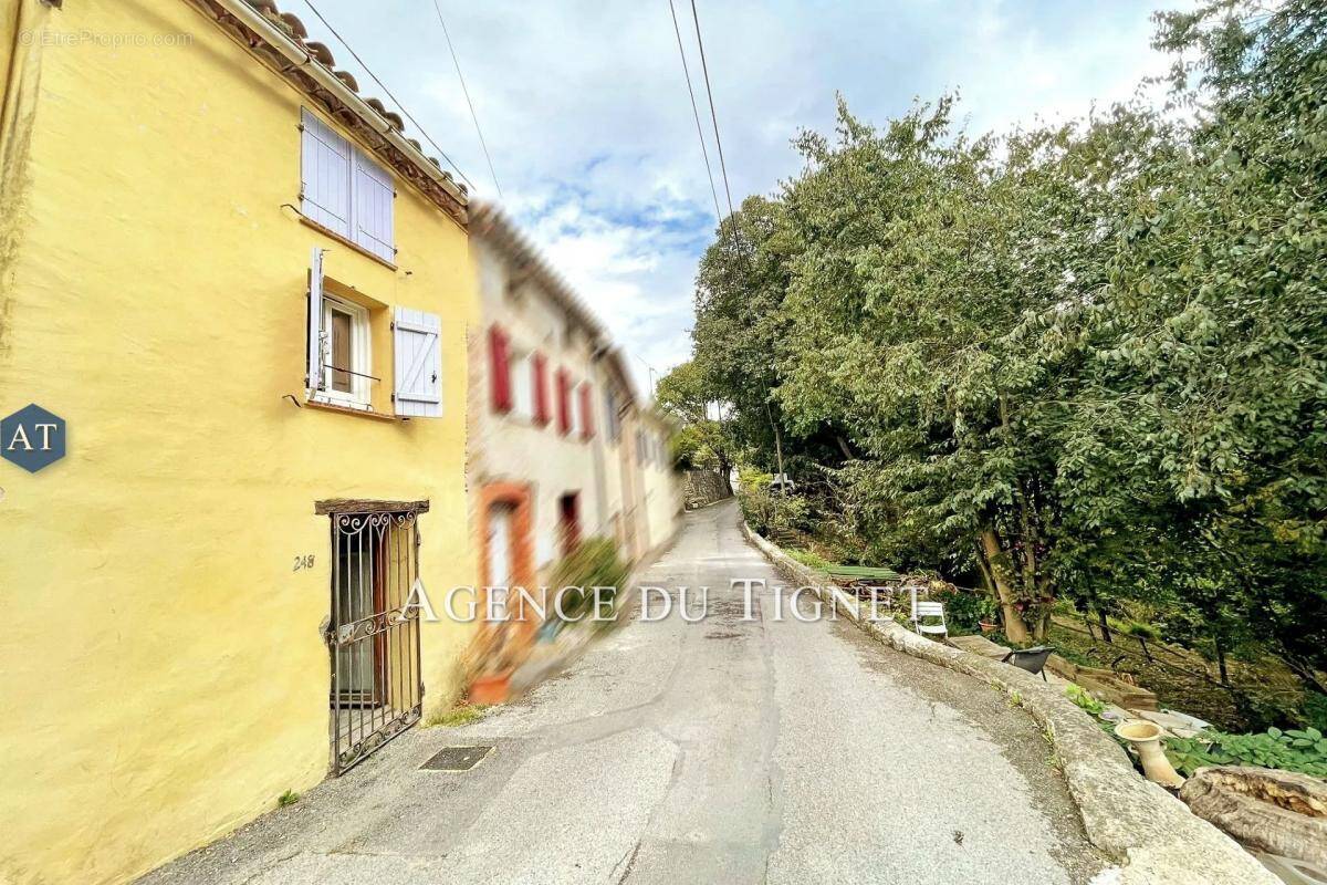 Maison à SAINT-CEZAIRE-SUR-SIAGNE