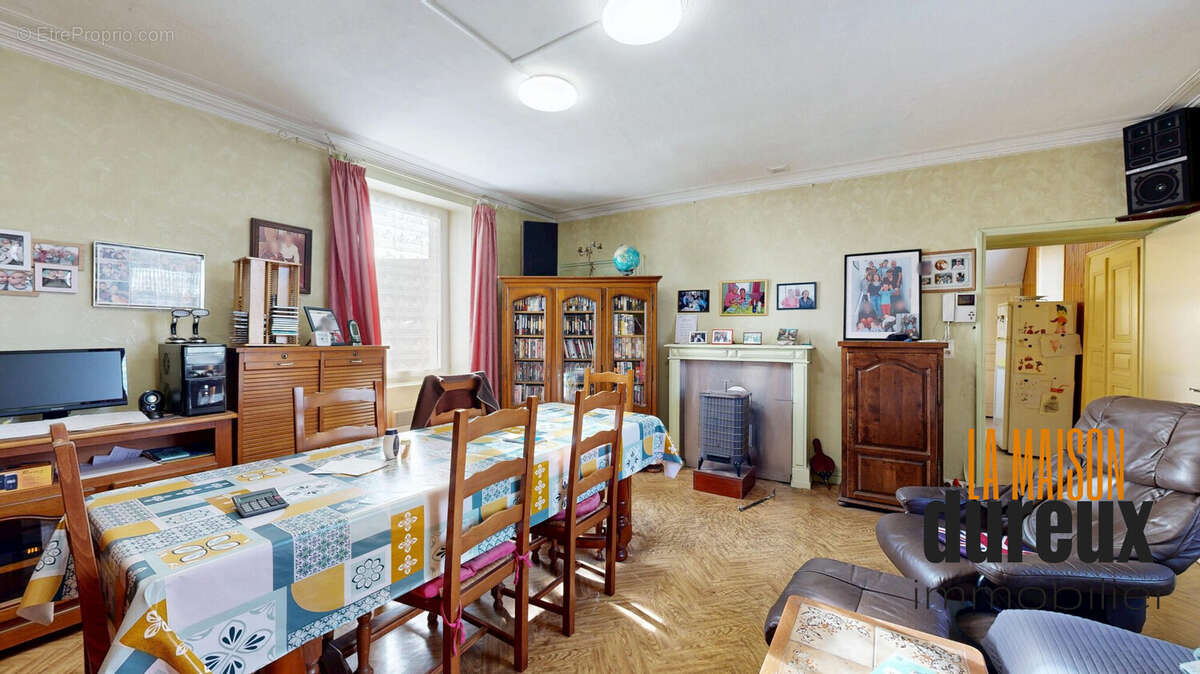 Maison à VELESMES-ECHEVANNE