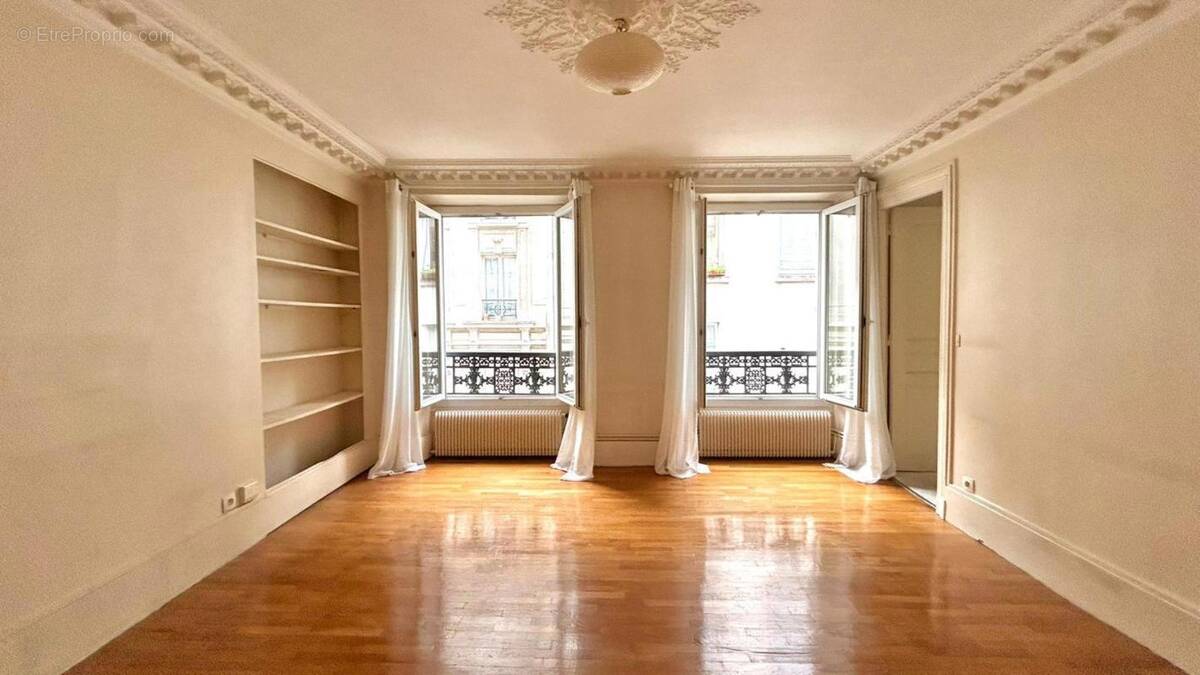 Appartement à PARIS-3E