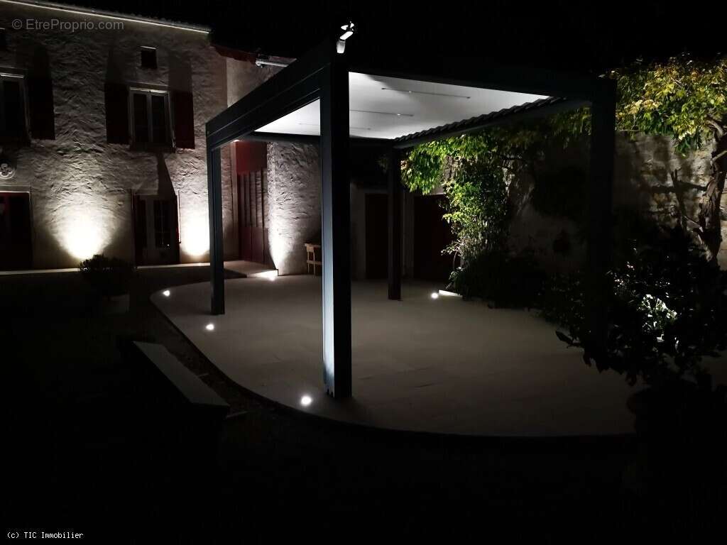Maison à AIGRE