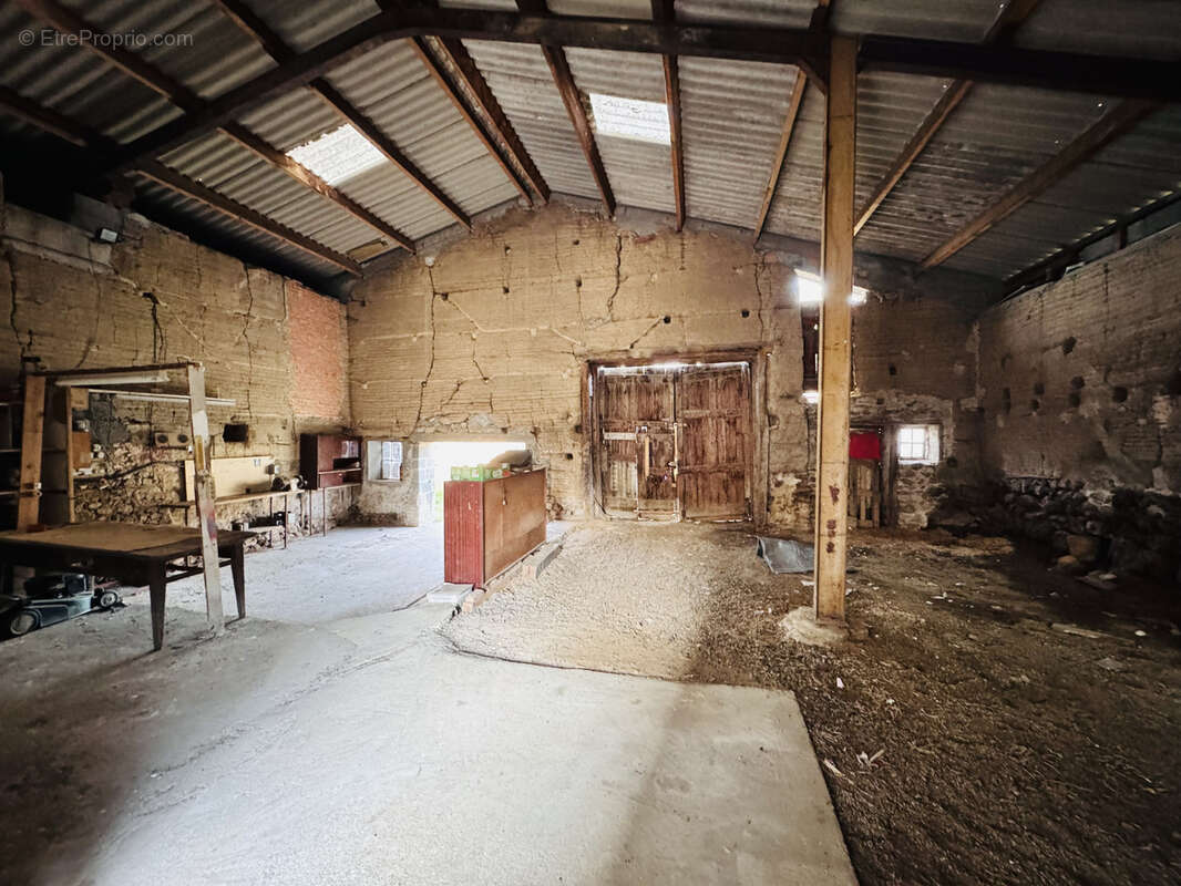 Maison à ESCOUTOUX