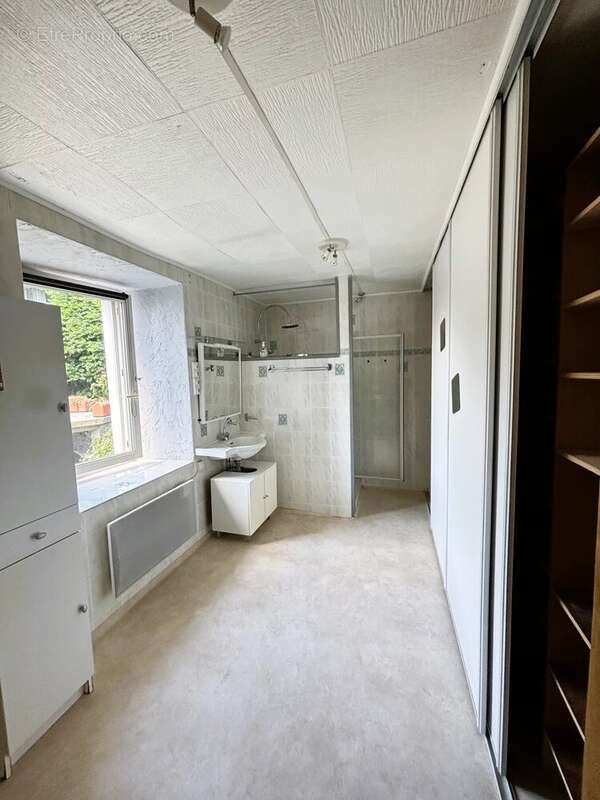 Maison à LESPINASSIERE