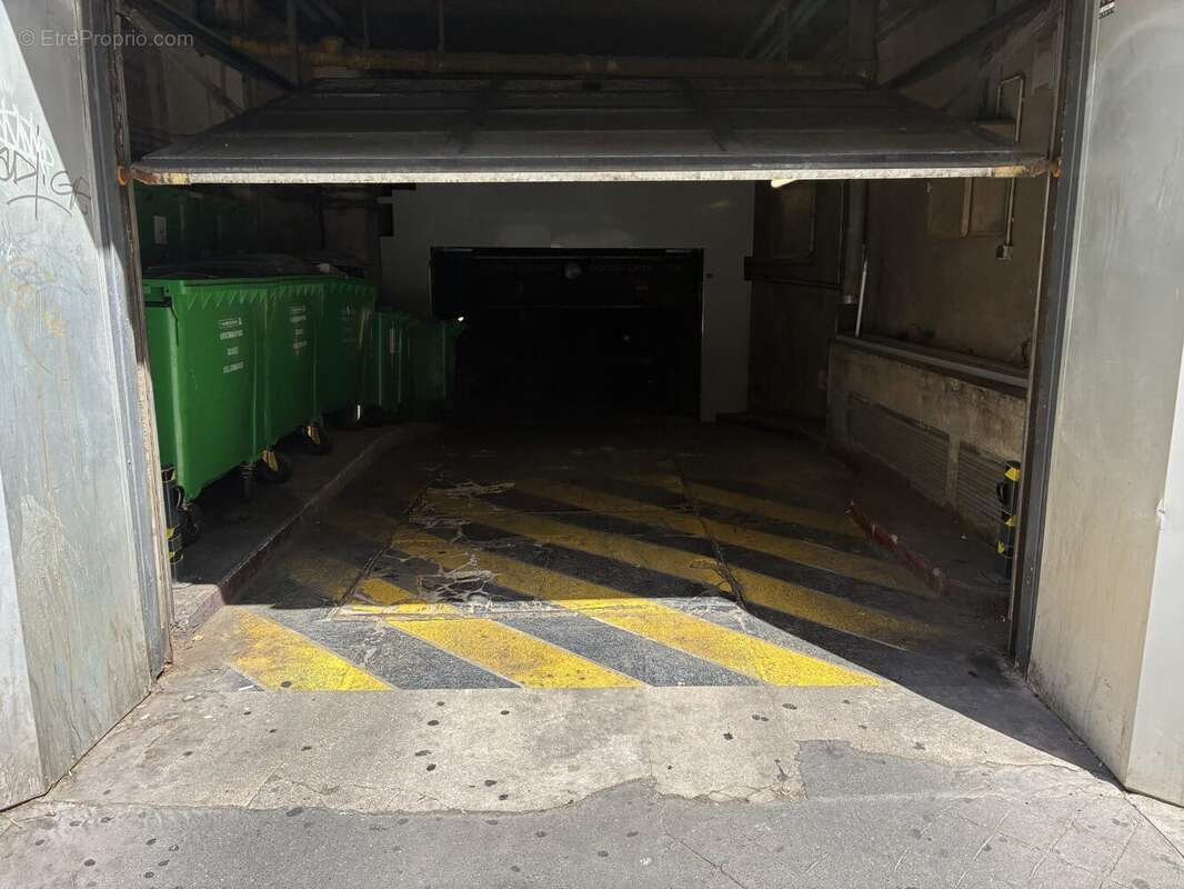 Parking à PARIS-9E