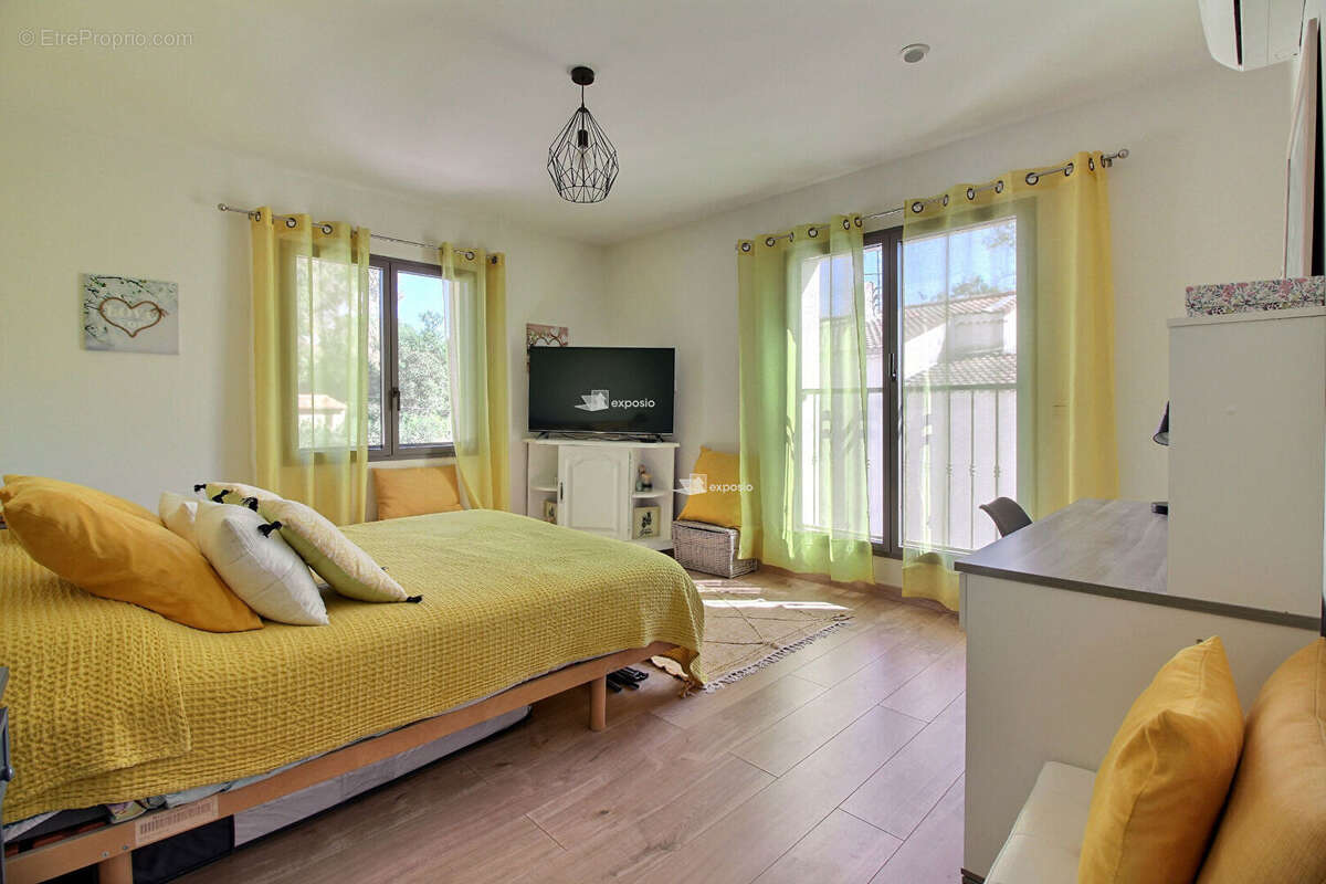 Maison à LA ROQUETTE-SUR-SIAGNE