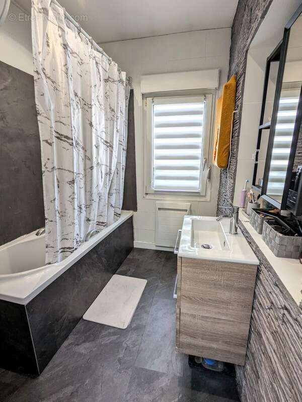 Maison à NEUVILLE-EN-FERRAIN