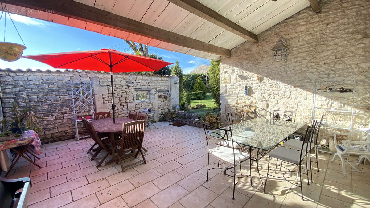 Maison à BOUTENAC-TOUVENT