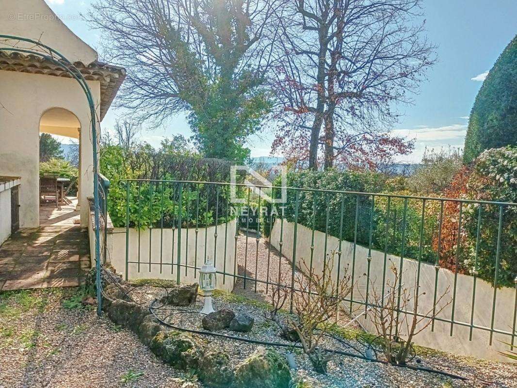 Maison à TOURRETTES