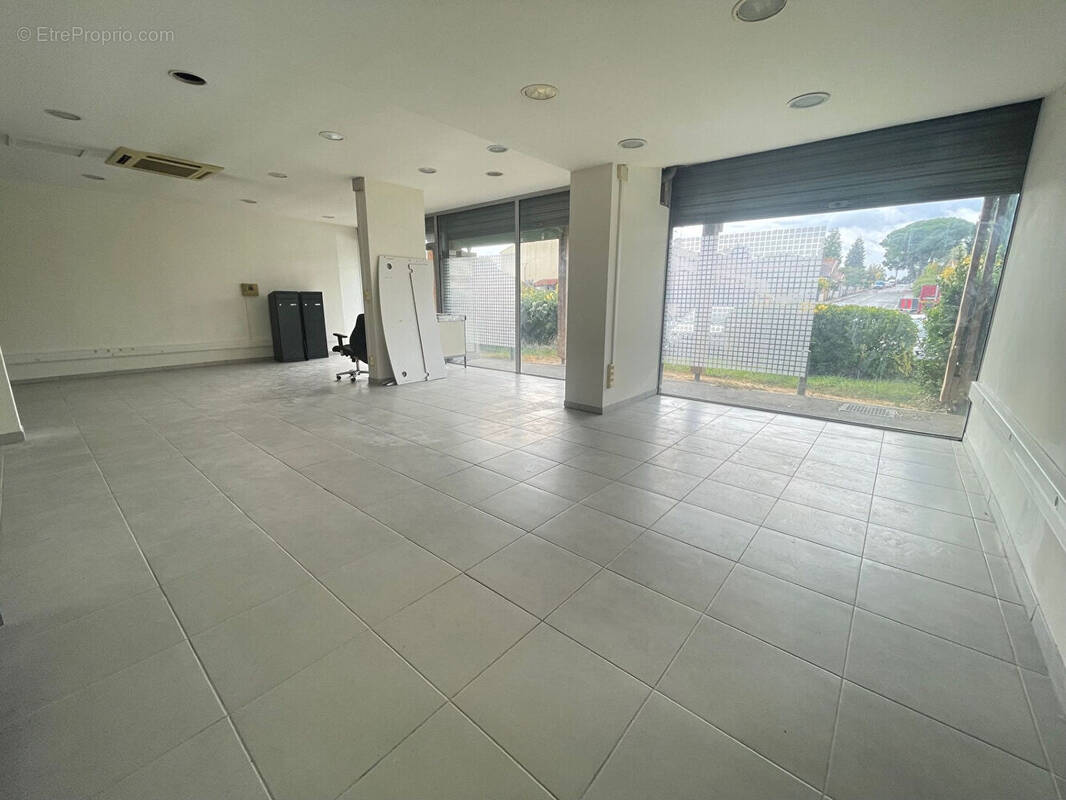 Commerce à SAINT-JEAN