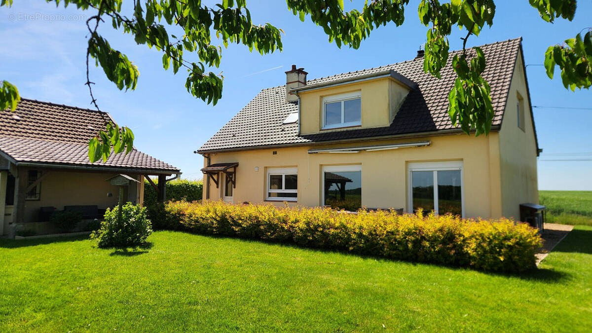 Maison à FAVIERES