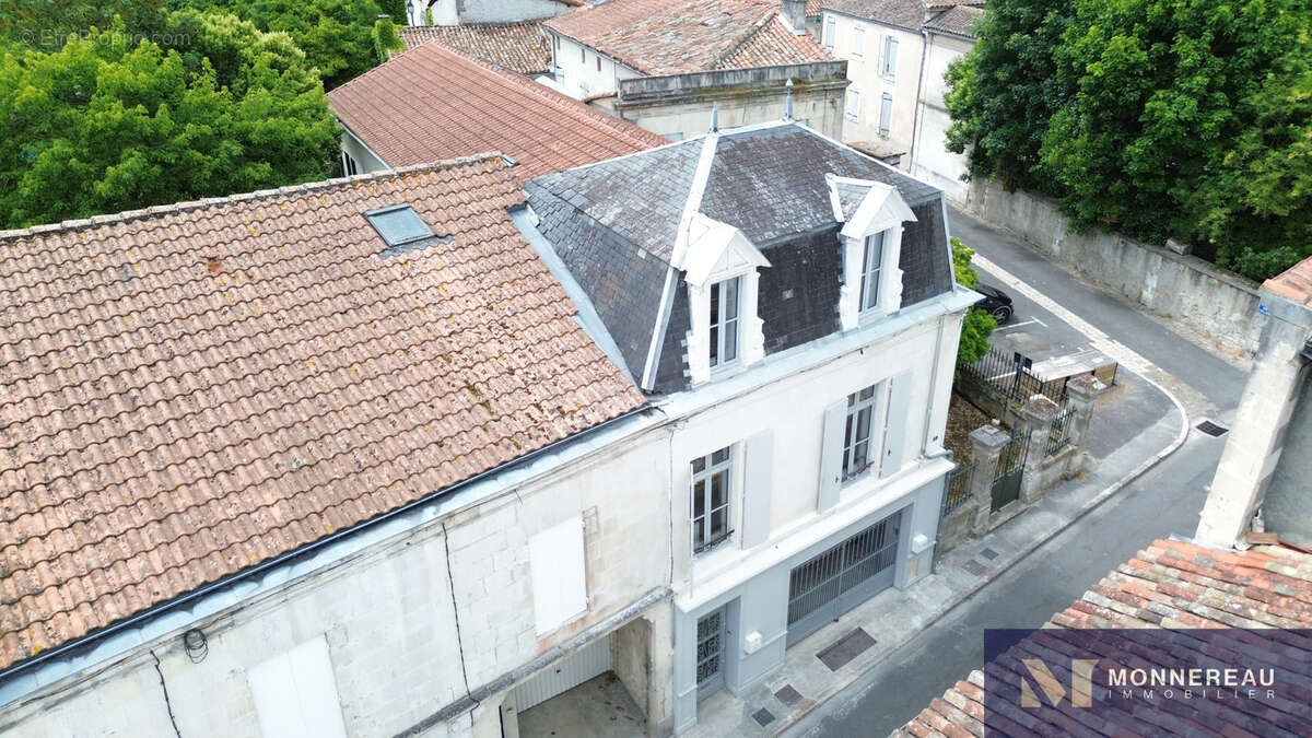 Maison à BARBEZIEUX-SAINT-HILAIRE