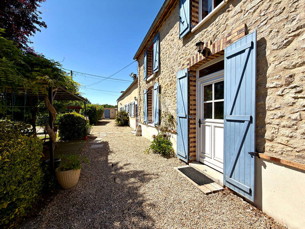 Maison à EGREVILLE