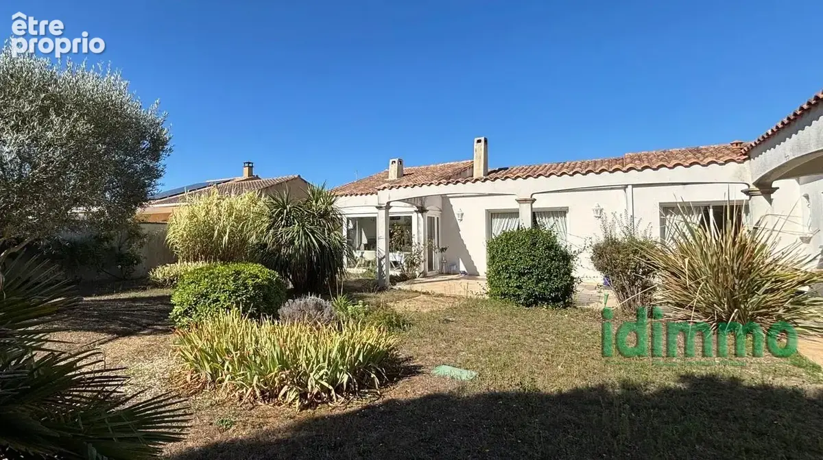 Superbe villa bourgeoise de style rethais de 180 m2 sur un terrain clos et arbore de 1122 m2. a 15 mn de la - photo 2