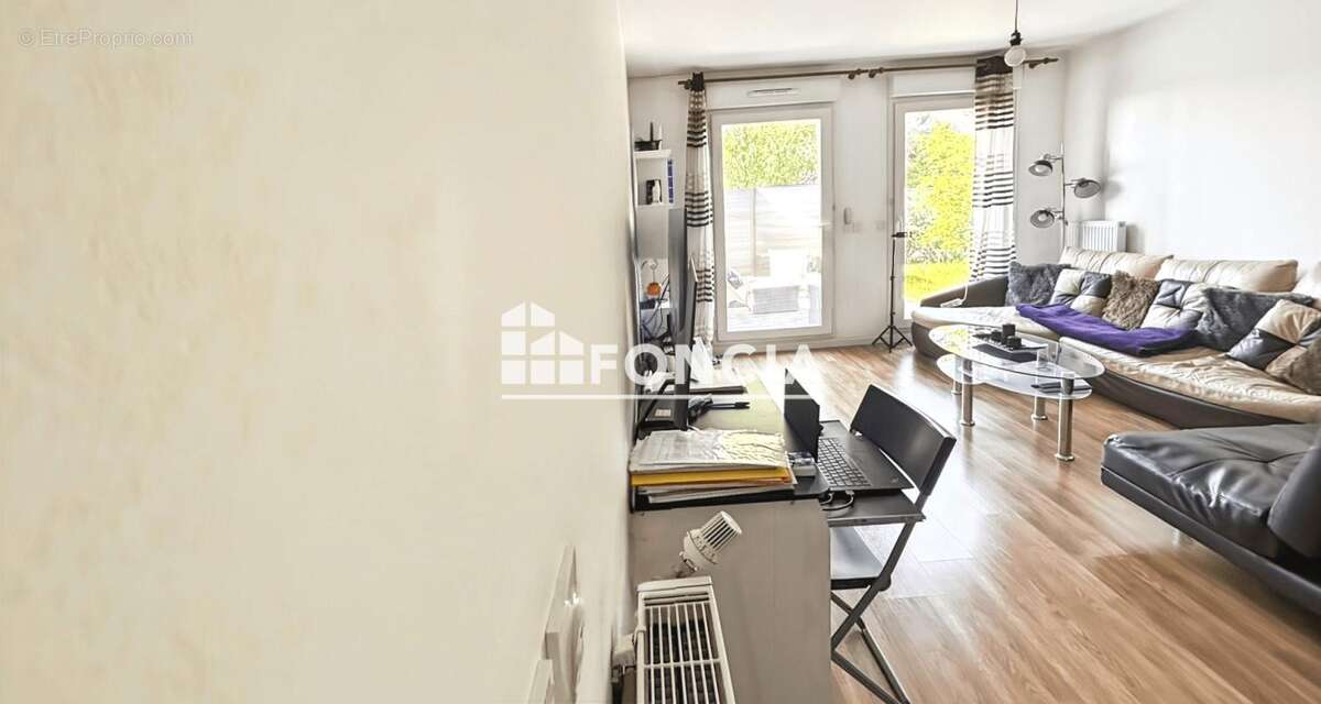 Appartement à SAINT-THIBAULT-DES-VIGNES
