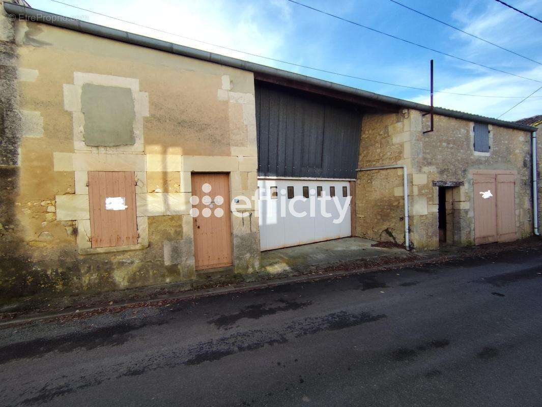 Maison à BRIZAMBOURG