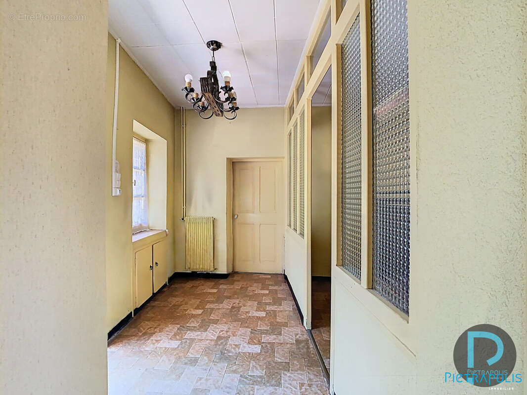 couloir entree - maison à vendre MEZERIAT - Maison à MEZERIAT