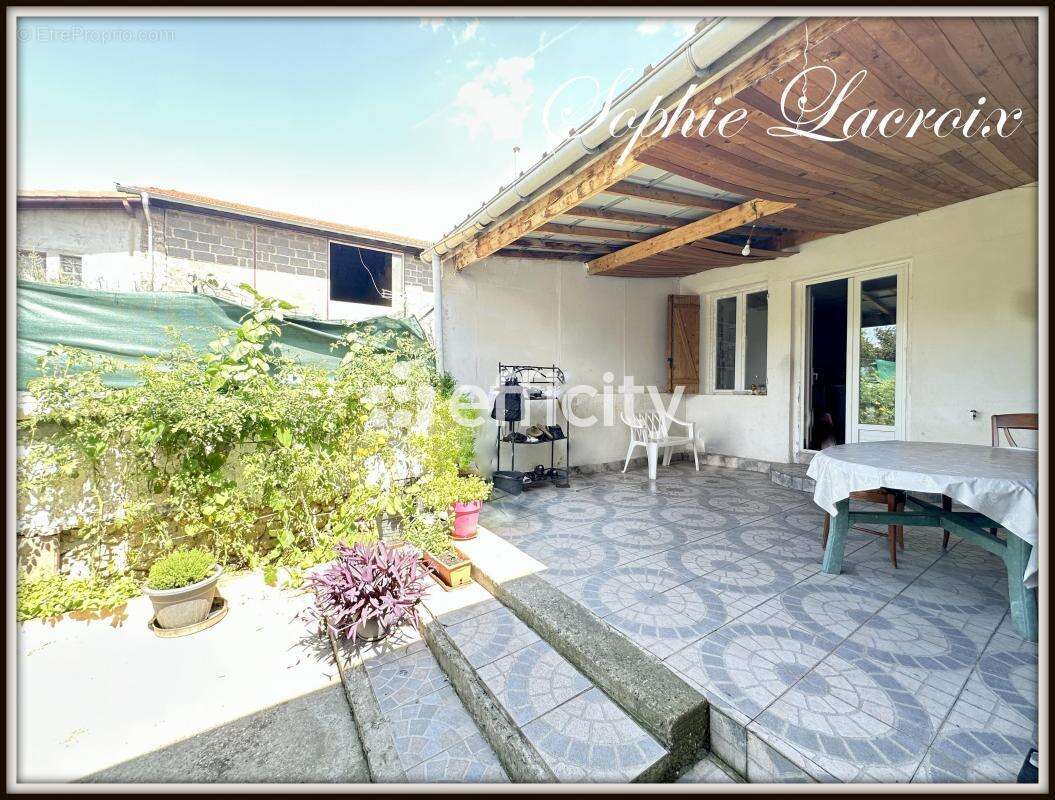 Maison à SALAISE-SUR-SANNE