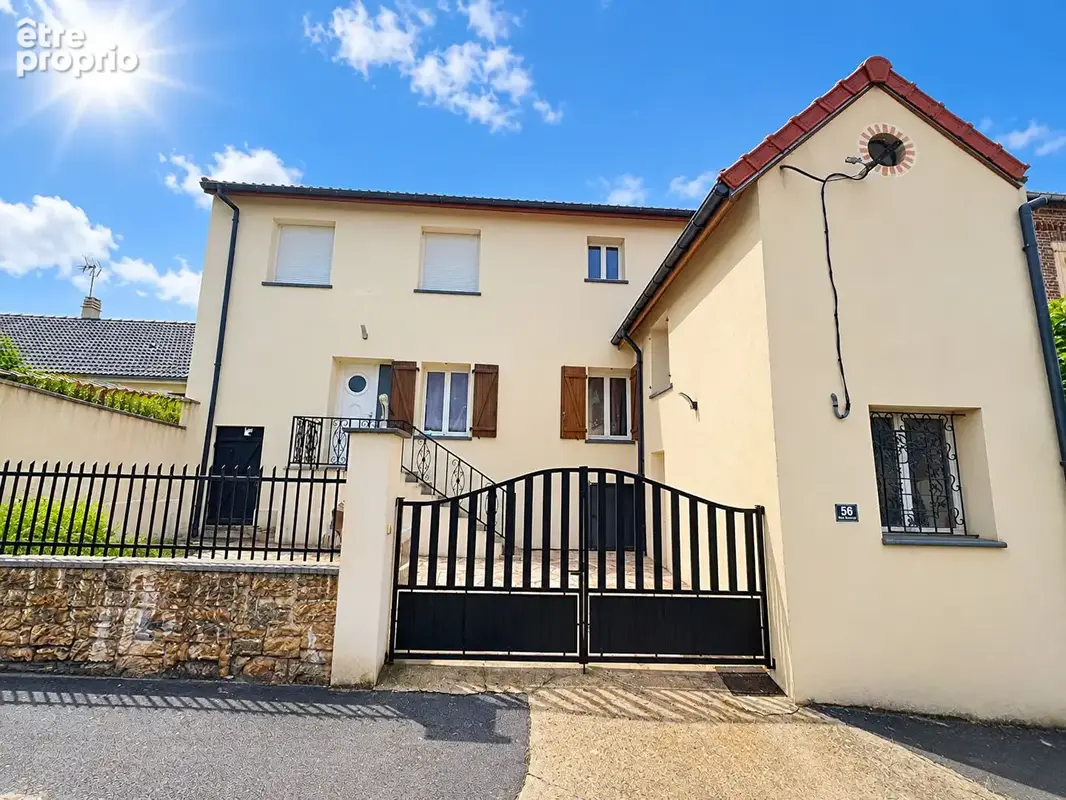 Photo Maison à Fresneaux-Montchevreuil au prix de 299 915€
