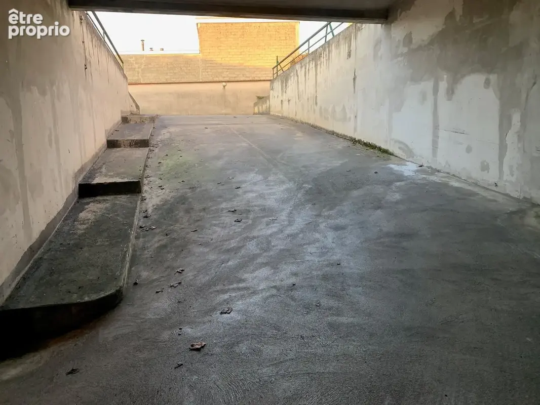 Reims residence boulevard pommery - opportunite - box garage ferme 13.62 m2 - photo 3