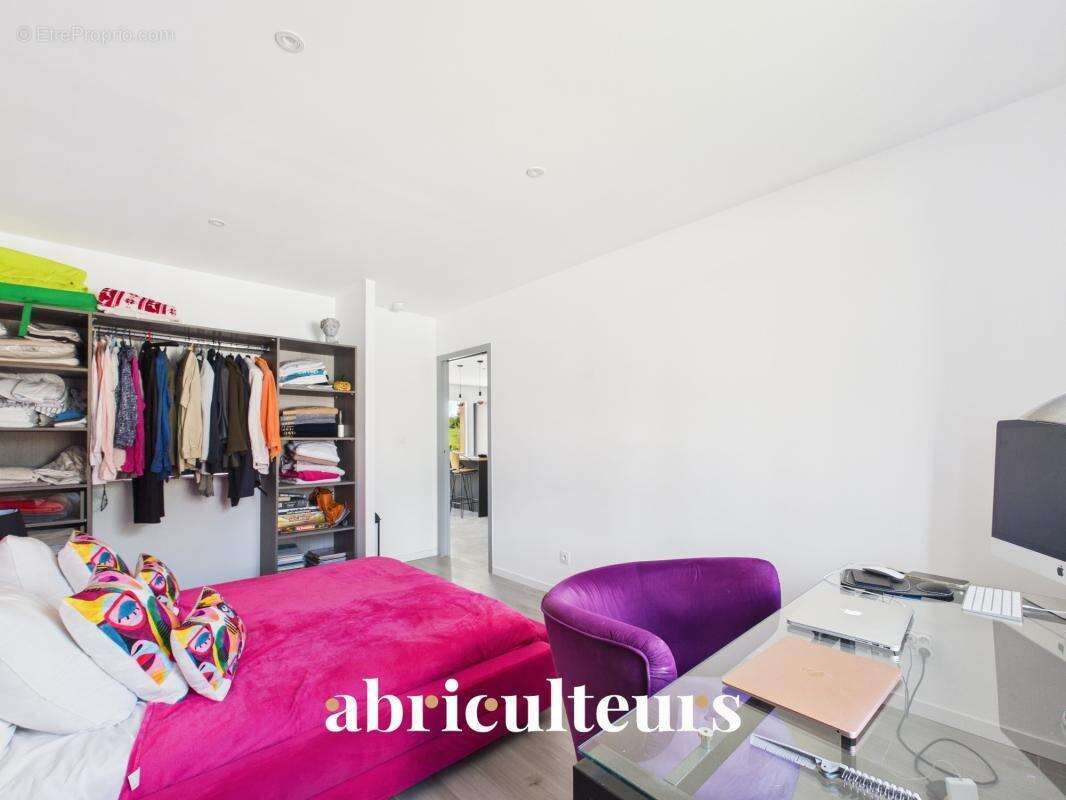 Maison d’architecte de plain-pied récente avec vue panoramique sur la nature environnante en vente à Vaugrigneuse (91640) - photo 22