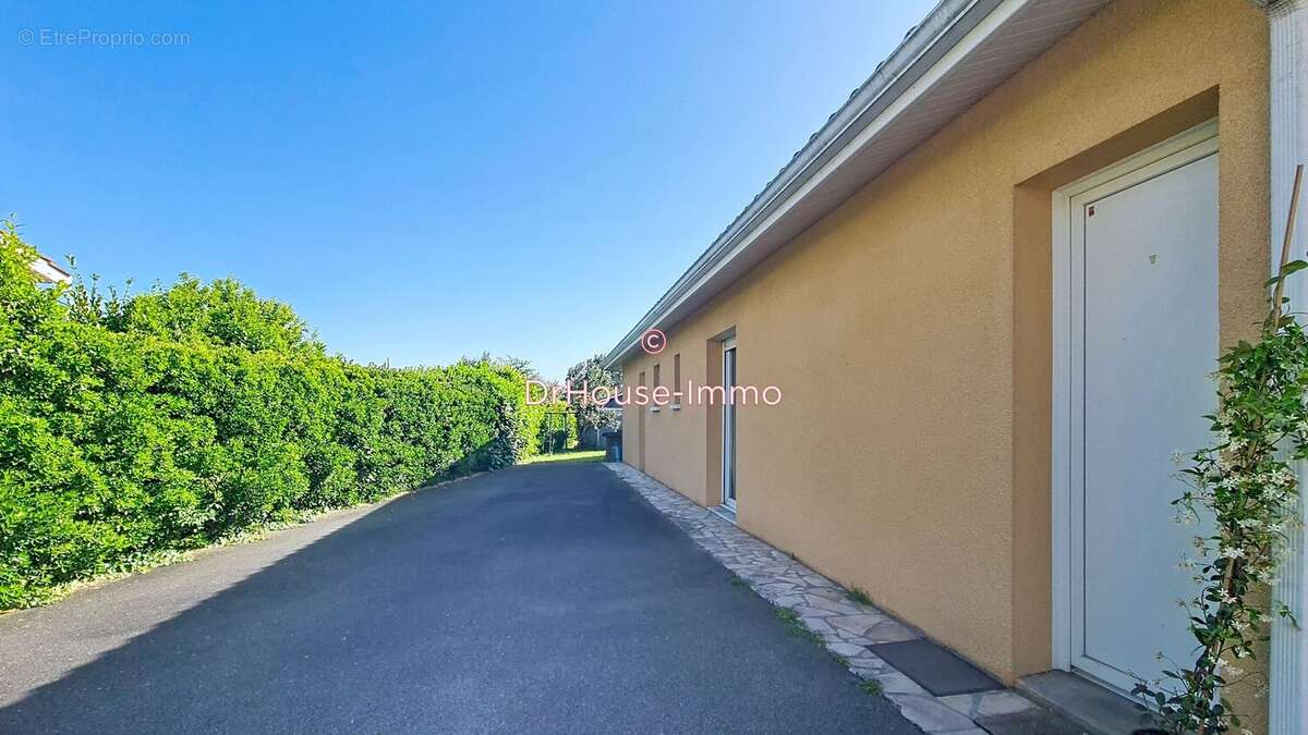 Maison 149 m² à Ambares-Et-Lagrave  - photo 10