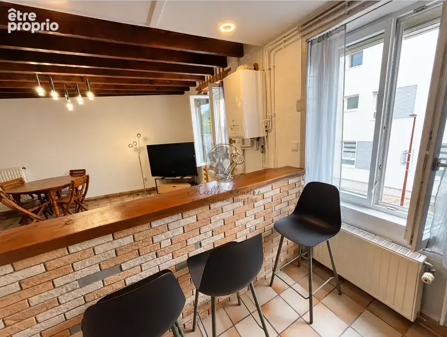 Maison de village 60 m2 avec cachet   poutres et pierres apparentes   2 chambres   véranda - photo 5