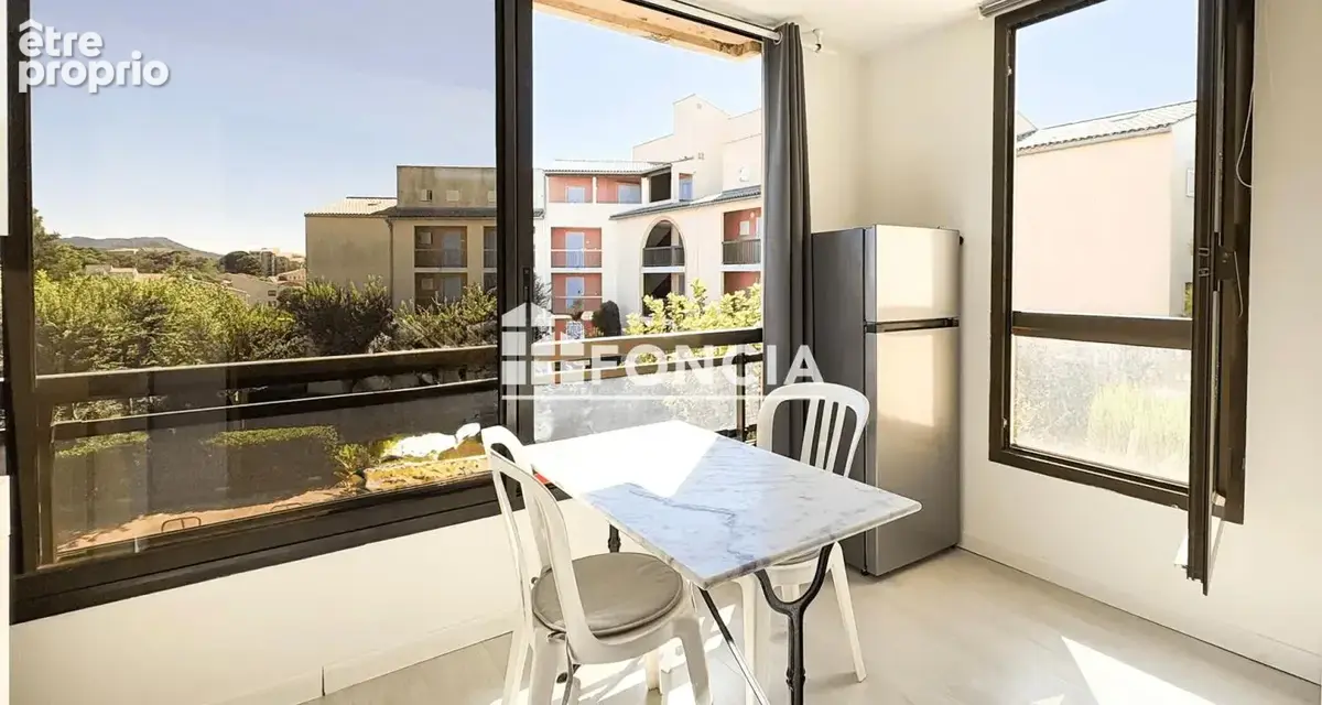 Pied-à-terre « bord de mer », clé en main à Six-Fours-les-Plages / La Coudoulière ! - photo 3