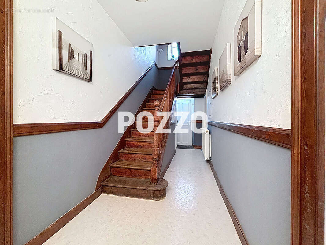 GOUVILLE SUR MER, bourg, maison bourgeoise en bon état général  - 6 pièce(s) - 148 m2 - photo 2