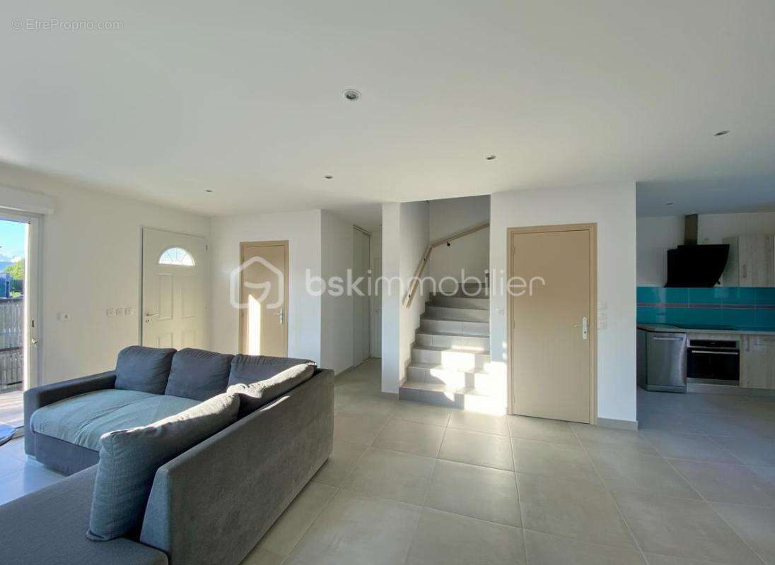 Maison à MONTELIMAR