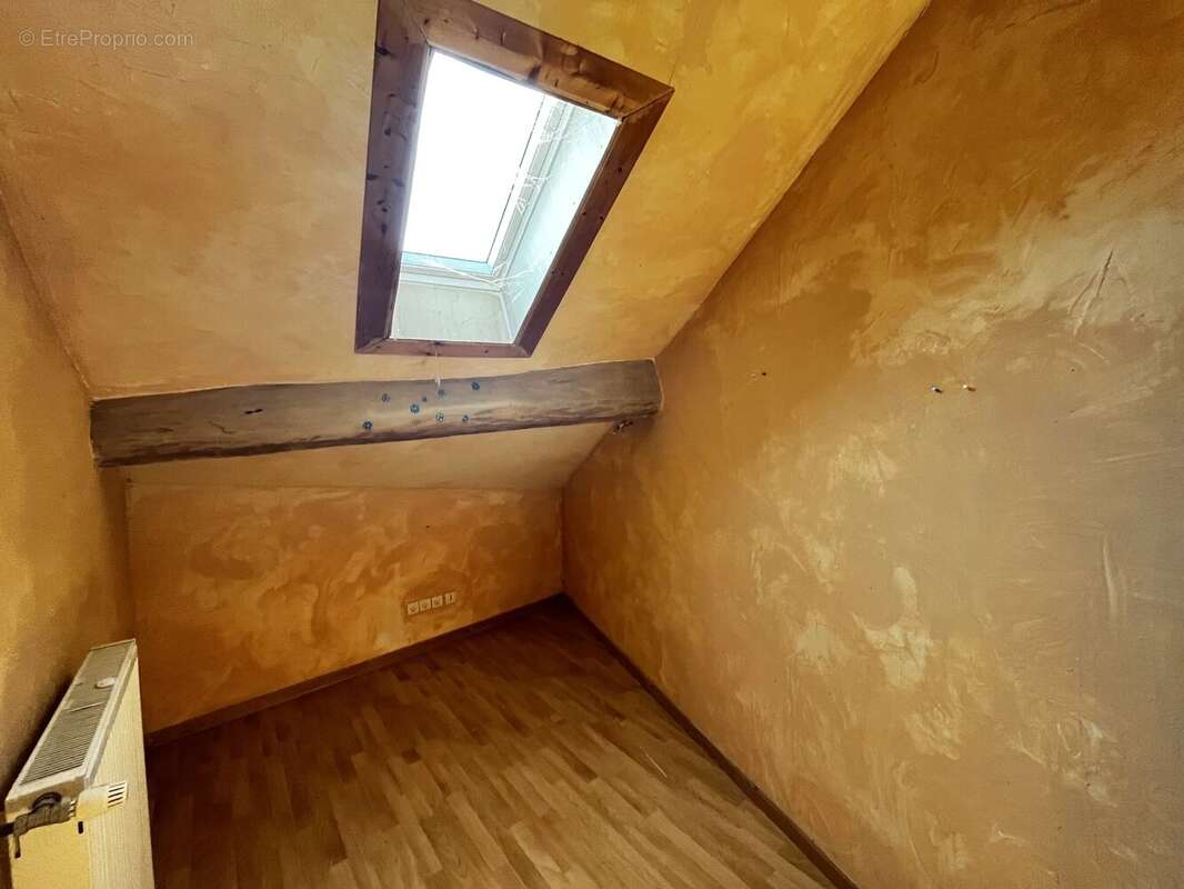 Maison en pierre 8 pièces 165 m² + jardin - photo 8