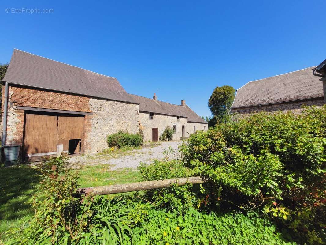 Maison à AVESNELLES