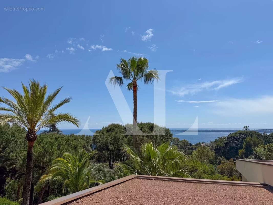 Appartement à VALLAURIS