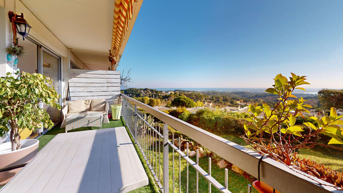 Appartement à VALLAURIS