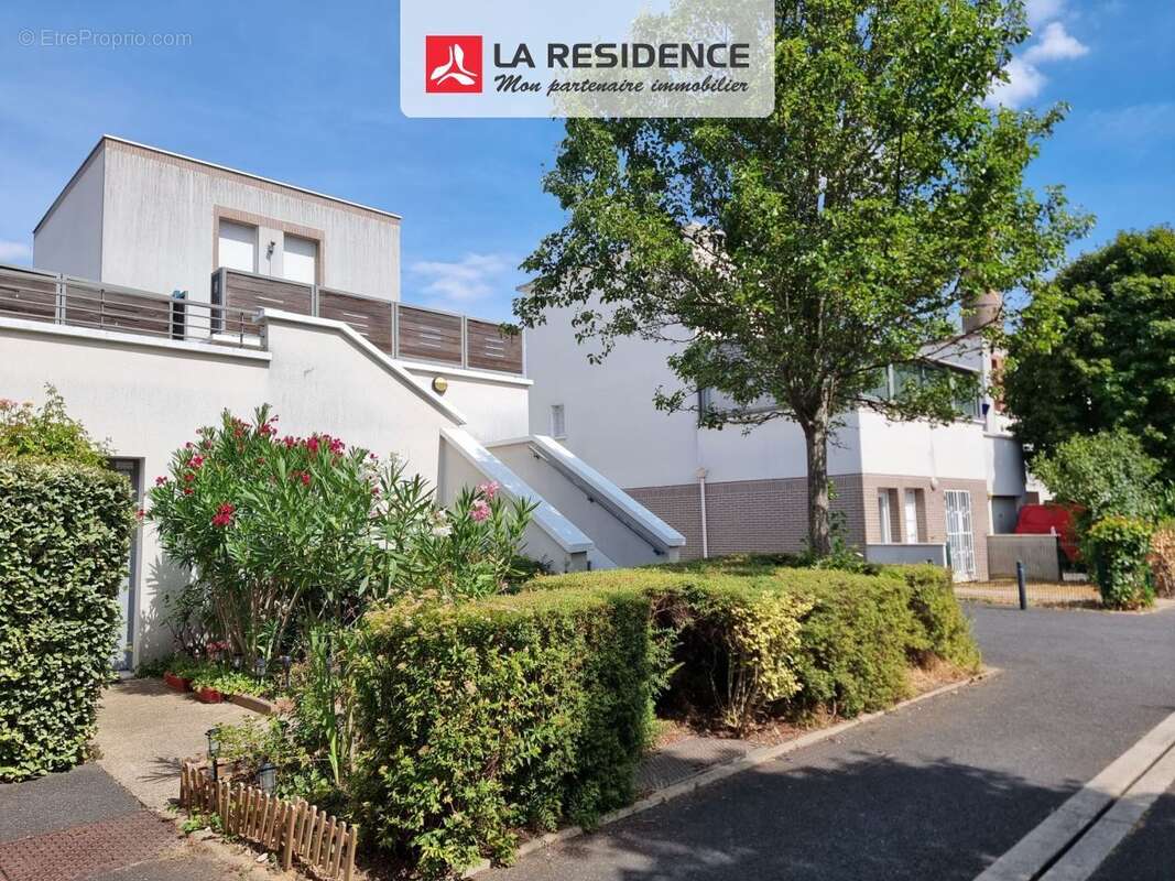 Appartement 54 m² à Stains  - photo 2