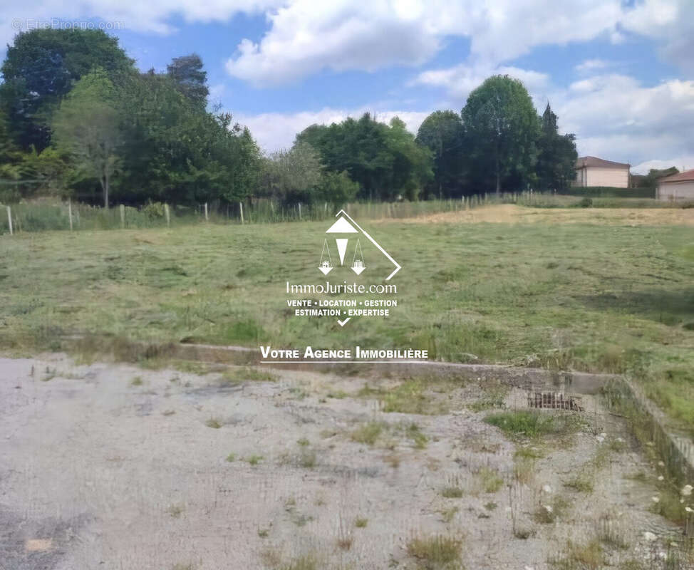 Terrain à COUZEIX