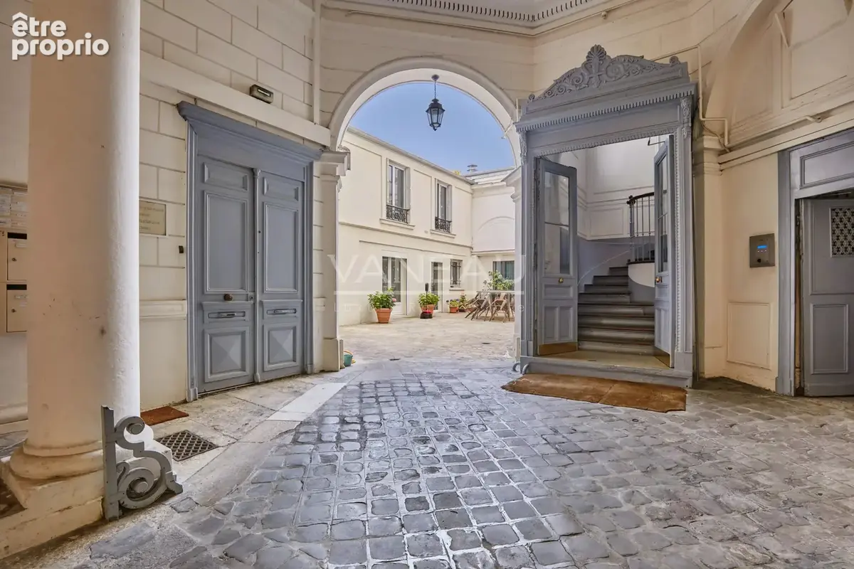 Nouvelle Athènes - 2 pièces d'exception mêlant charme de l'ancien et ambiance loft - - photo 12