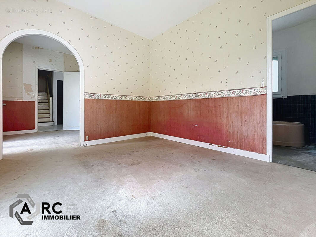 Maison à SAINT-JEAN-DE-LA-RUELLE