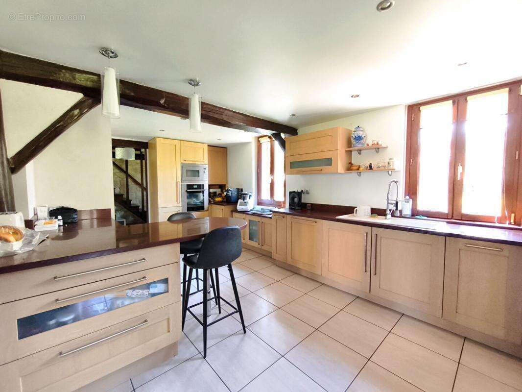 Propriété 200 m2 avec étang, piscine sur 5 hectares - photo 10