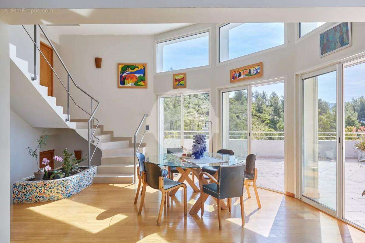 Maison à ROQUEVAIRE