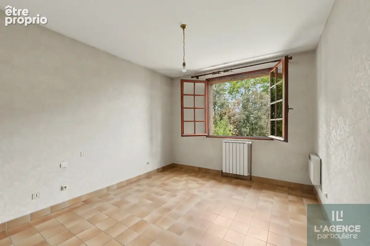 Maison T5 de 145 m2 avec comble de 152 m2 et sous-sol de 157 m2 sur un terrrain arboré de 2500 m2 - photo 17