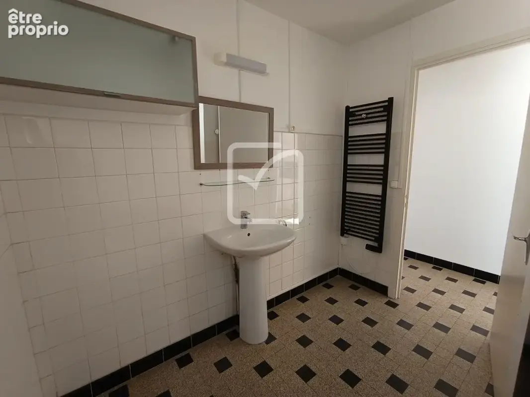 Maison 3 logements, terrasse, garage et place de parking - photo 9