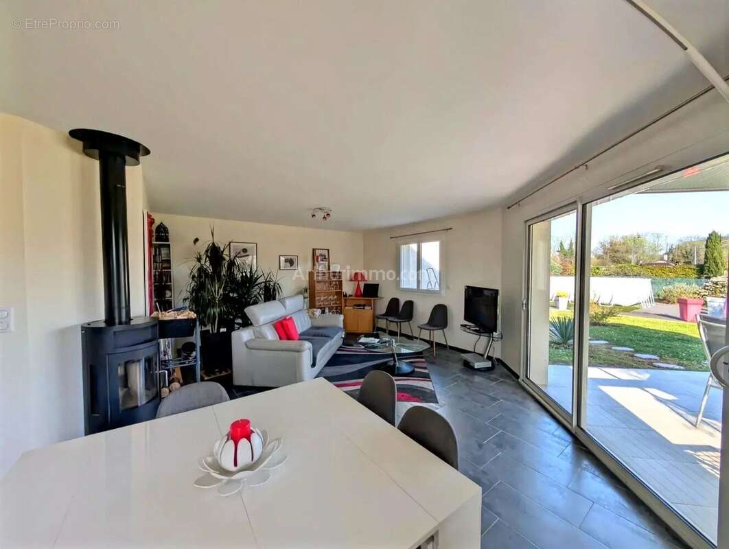 Maison à CAMPS-SUR-L'ISLE