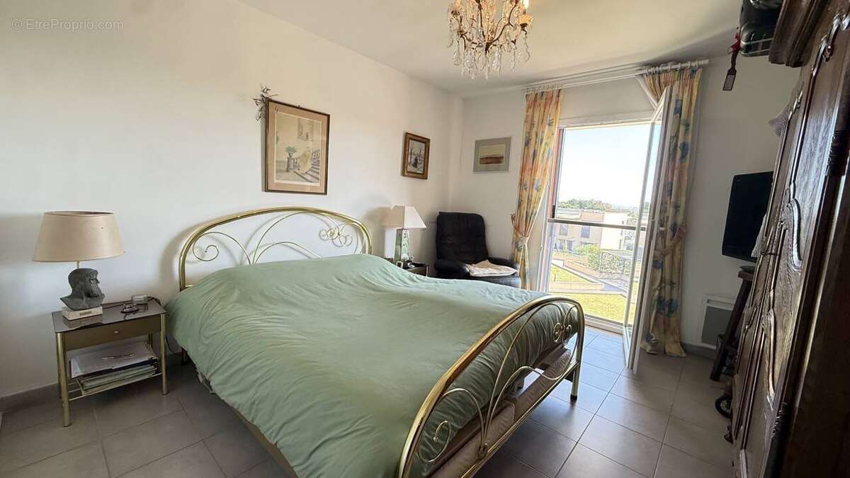 Appartement à ROQUEBRUNE-SUR-ARGENS